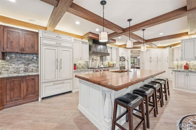 4325 Hueffmeier Road, Defiance, MO 63341