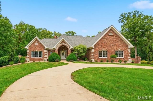 4325 Hueffmeier Road, Defiance, MO 63341