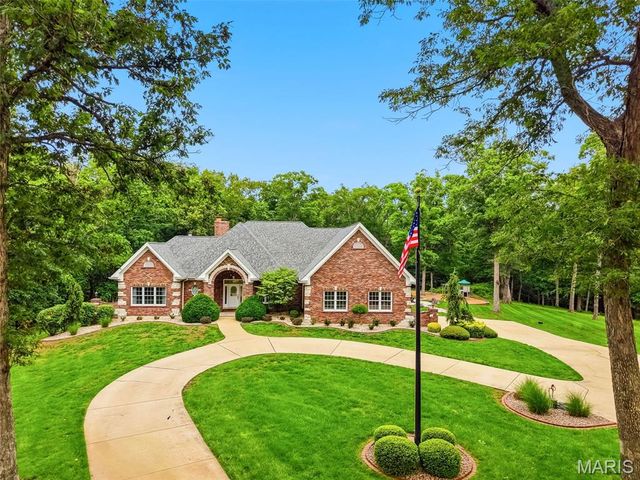 4325 Hueffmeier Road, Defiance, MO 63341
