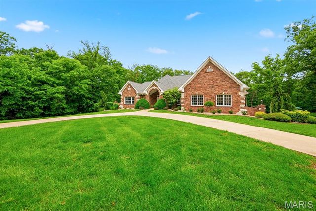 4325 Hueffmeier Road, Defiance, MO 63341