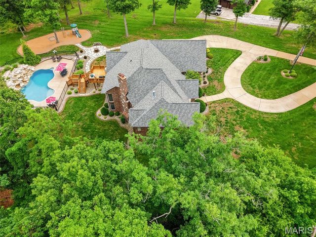 4325 Hueffmeier Road, Defiance, MO 63341