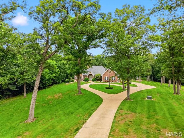 4325 Hueffmeier Road, Defiance, MO 63341