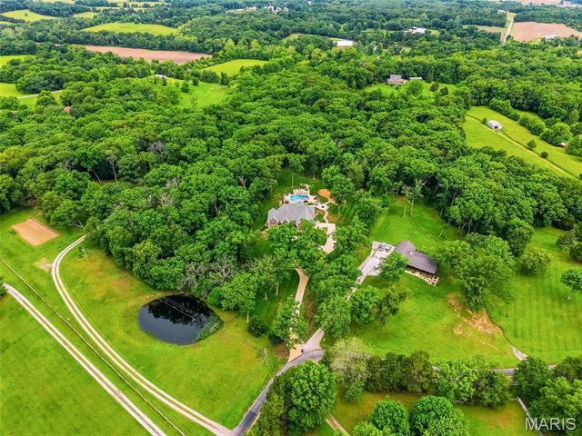 4325 Hueffmeier Road, Defiance, MO 63341