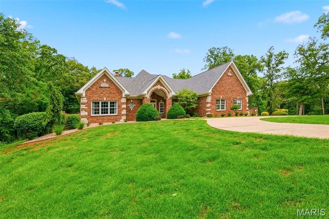 4325 Hueffmeier Road, Defiance, MO 63341