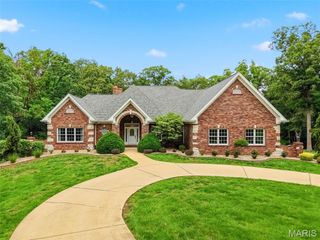 4325 Hueffmeier Road, Defiance, MO 63341