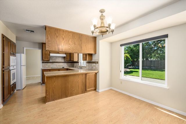 610 Hernandez Ln, Roseville, CA 95678