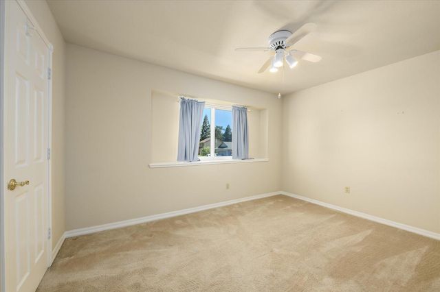 610 Hernandez Ln, Roseville, CA 95678