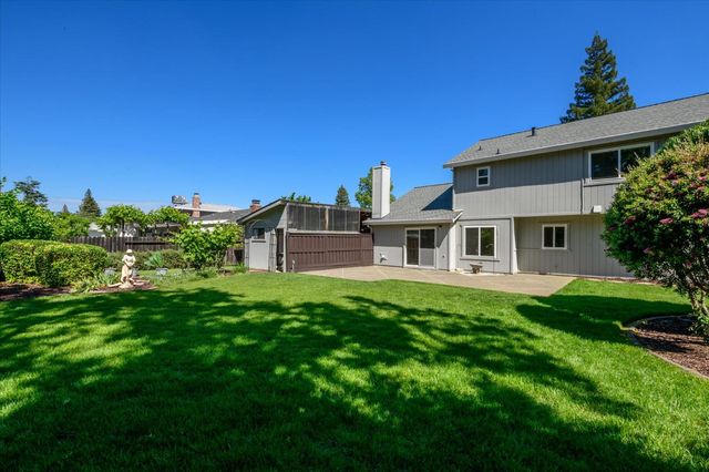 610 Hernandez Ln, Roseville, CA 95678