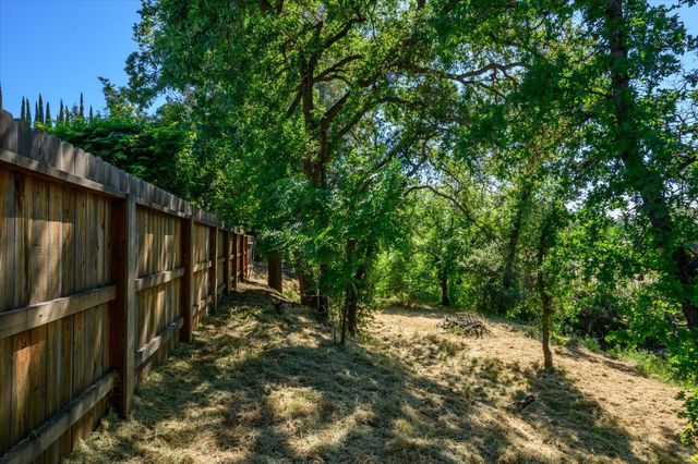 610 Hernandez Ln, Roseville, CA 95678