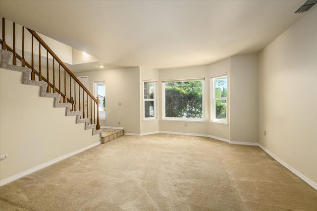 610 Hernandez Ln, Roseville, CA 95678