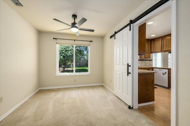 610 Hernandez Ln, Roseville, CA 95678