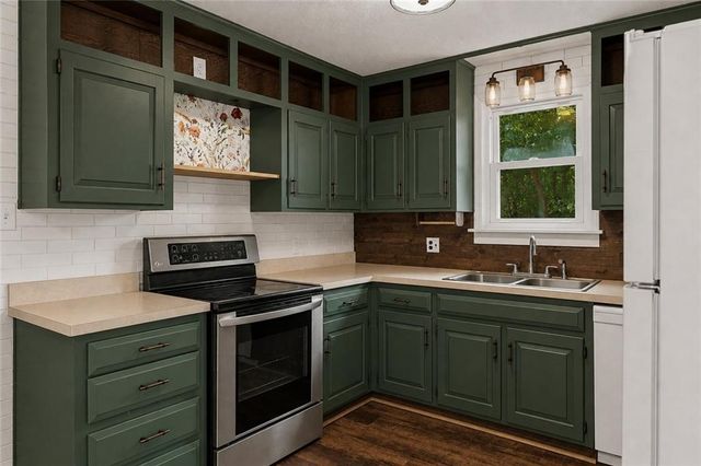 17121 Monte Verde Drive, Belton, MO 64012