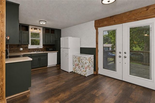 17121 Monte Verde Drive, Belton, MO 64012