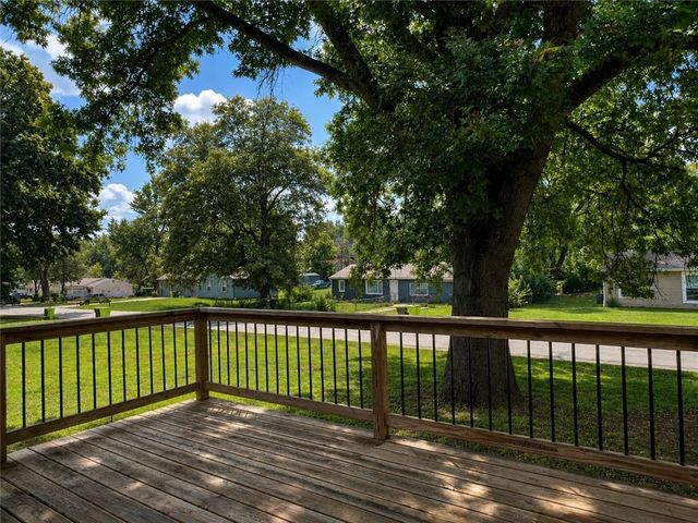 17121 Monte Verde Drive, Belton, MO 64012