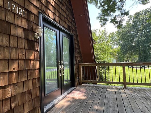 17121 Monte Verde Drive, Belton, MO 64012