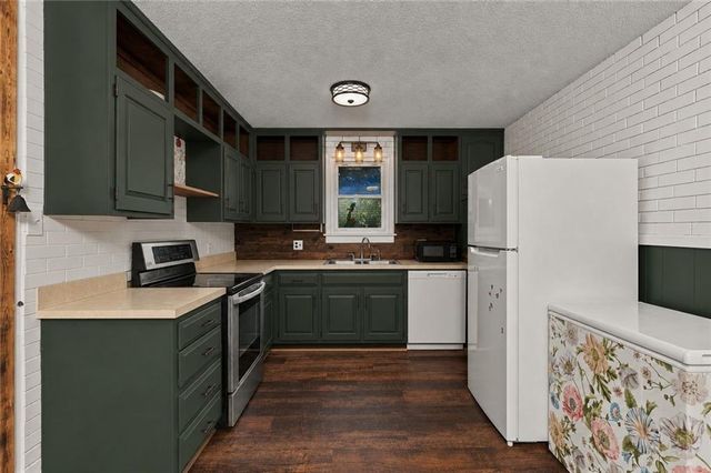 17121 Monte Verde Drive, Belton, MO 64012