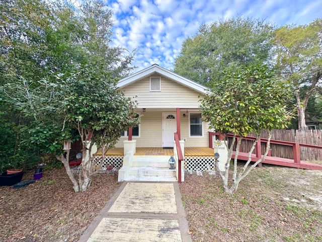 120 N Davis Lane, Defuniak Springs, FL 32433