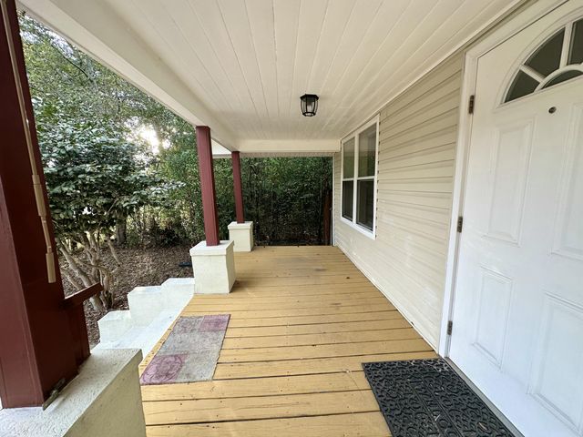 120 N Davis Lane, Defuniak Springs, FL 32433