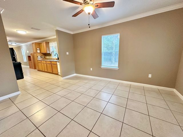 120 N Davis Lane, Defuniak Springs, FL 32433