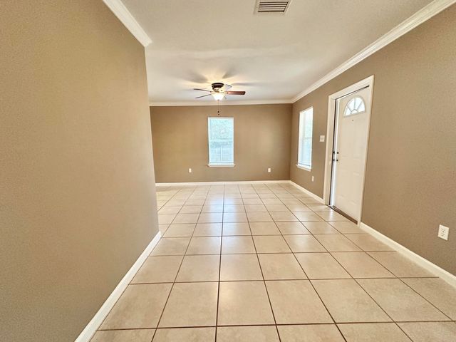 120 N Davis Lane, Defuniak Springs, FL 32433