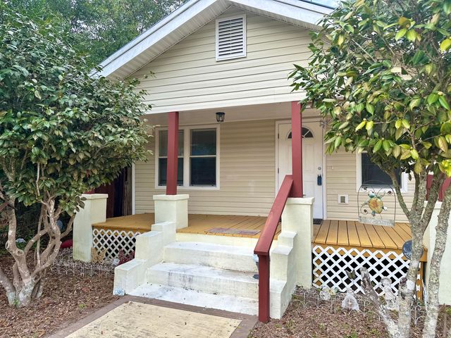 120 N Davis Lane, Defuniak Springs, FL 32433