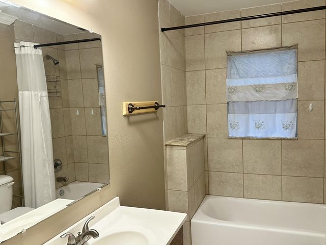 120 N Davis Lane, Defuniak Springs, FL 32433