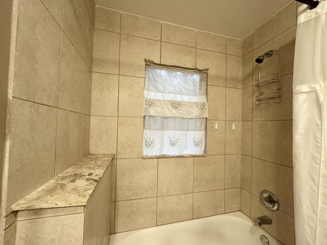 120 N Davis Lane, Defuniak Springs, FL 32433