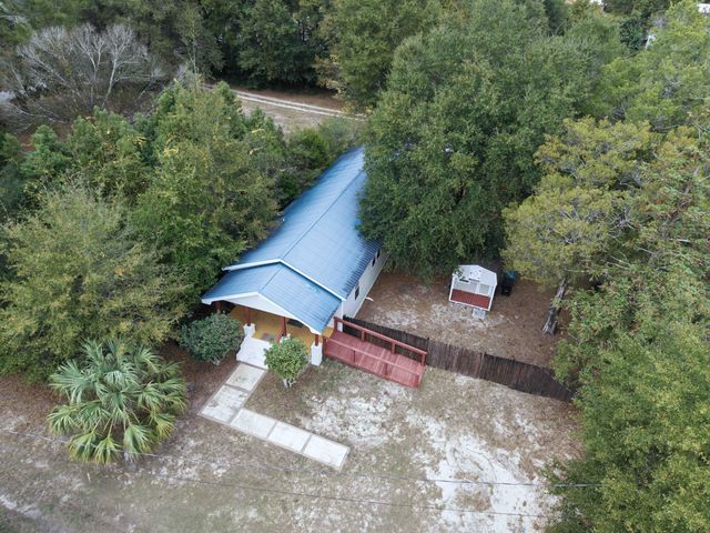 120 N Davis Lane, Defuniak Springs, FL 32433