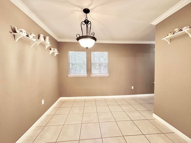 120 N Davis Lane, Defuniak Springs, FL 32433