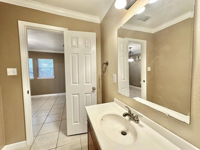 120 N Davis Lane, Defuniak Springs, FL 32433