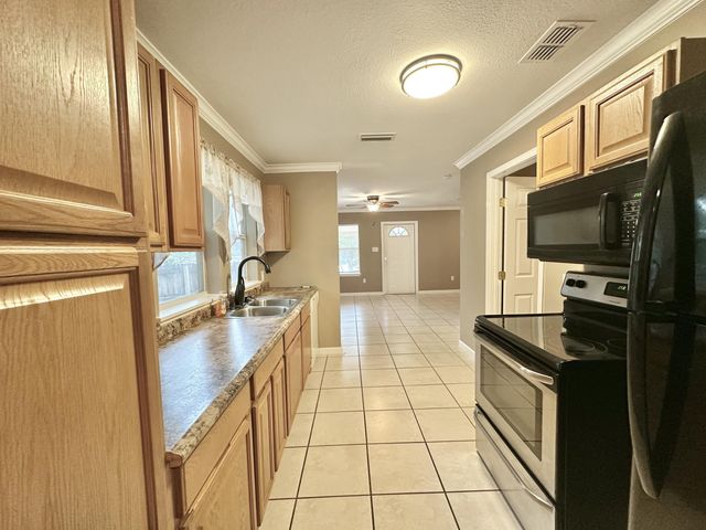 120 N Davis Lane, Defuniak Springs, FL 32433