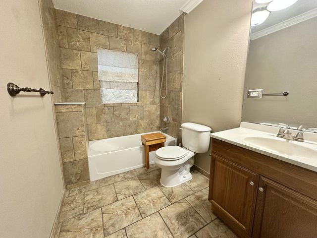 120 N Davis Lane, Defuniak Springs, FL 32433