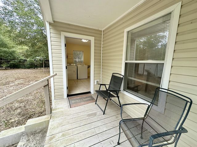 120 N Davis Lane, Defuniak Springs, FL 32433