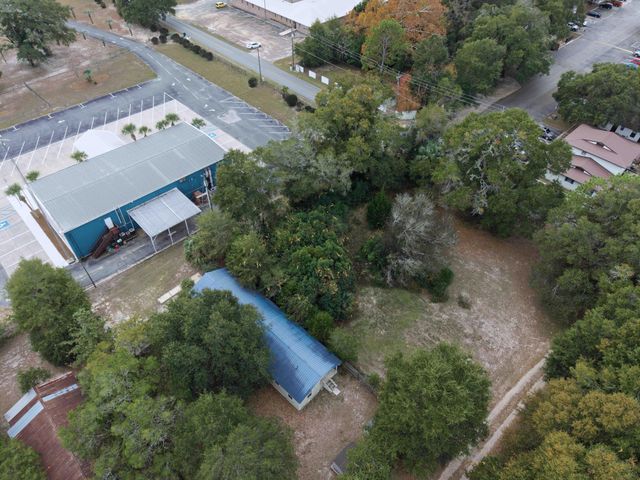 120 N Davis Lane, Defuniak Springs, FL 32433