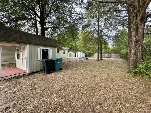 120 N Davis Lane, Defuniak Springs, FL 32433