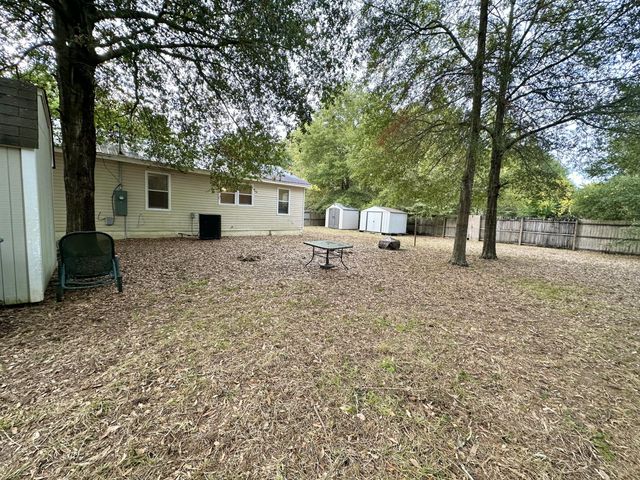 120 N Davis Lane, Defuniak Springs, FL 32433