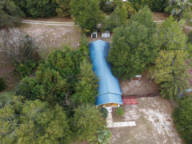 120 N Davis Lane, Defuniak Springs, FL 32433