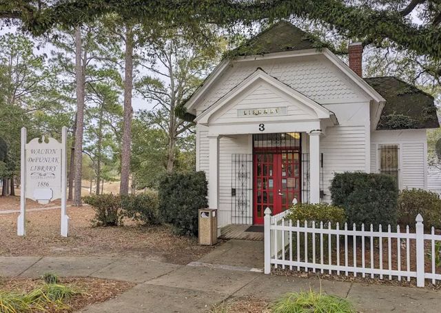 120 N Davis Lane, Defuniak Springs, FL 32433