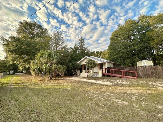 120 N Davis Lane, Defuniak Springs, FL 32433
