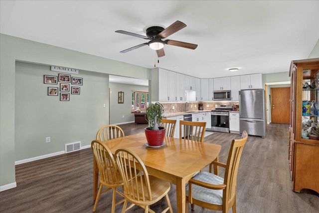 726 Rockshire Drive, Janesville, WI 53546