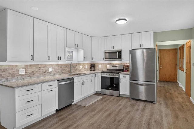 726 Rockshire Drive, Janesville, WI 53546
