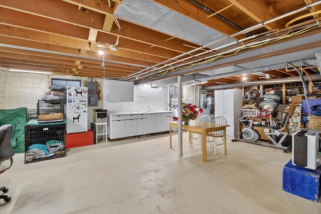 726 Rockshire Drive, Janesville, WI 53546