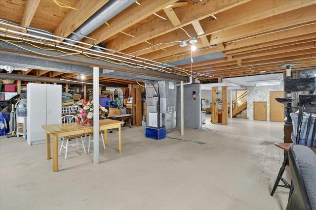 726 Rockshire Drive, Janesville, WI 53546