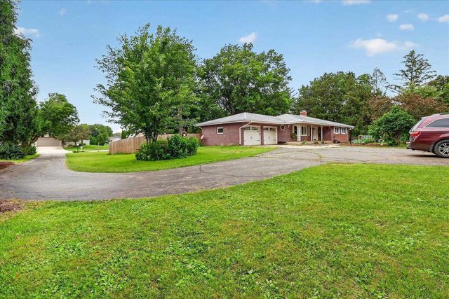726 Rockshire Drive, Janesville, WI 53546