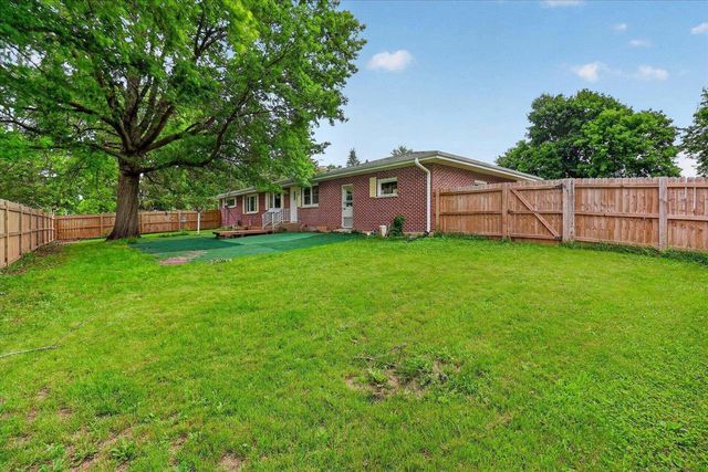 726 Rockshire Drive, Janesville, WI 53546