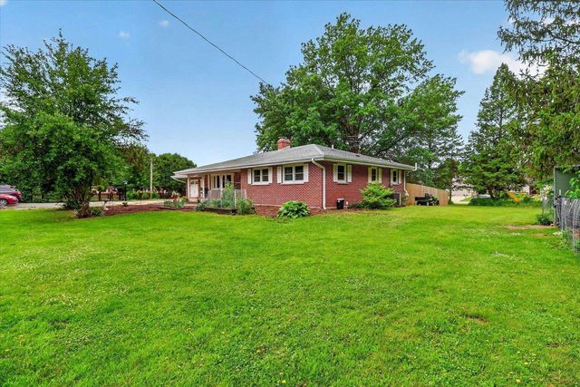 726 Rockshire Drive, Janesville, WI 53546