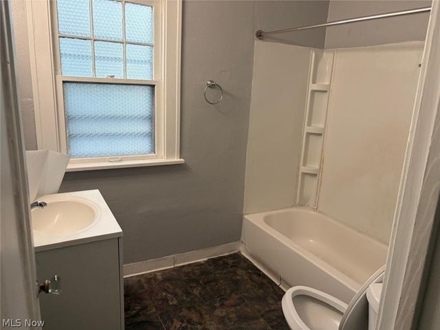 1037 Rushleigh Road, Cleveland Heights, OH 44121