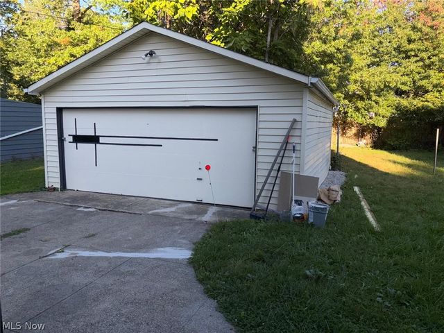 1037 Rushleigh Road, Cleveland Heights, OH 44121