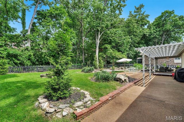 5929 Shortleaf Court, St Louis, MO 63128