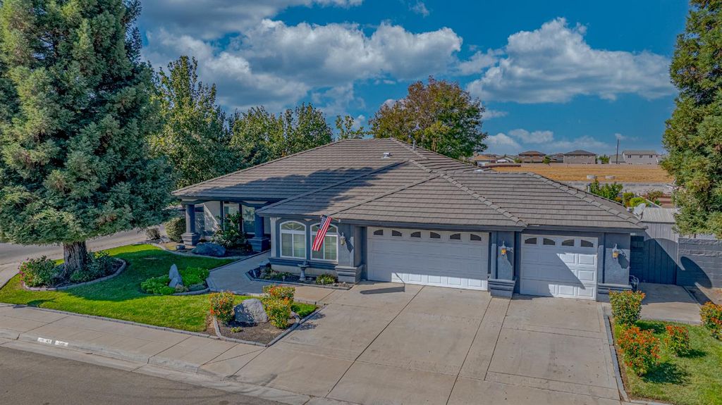 1416 Larrete Avenue, Madera, CA 93637